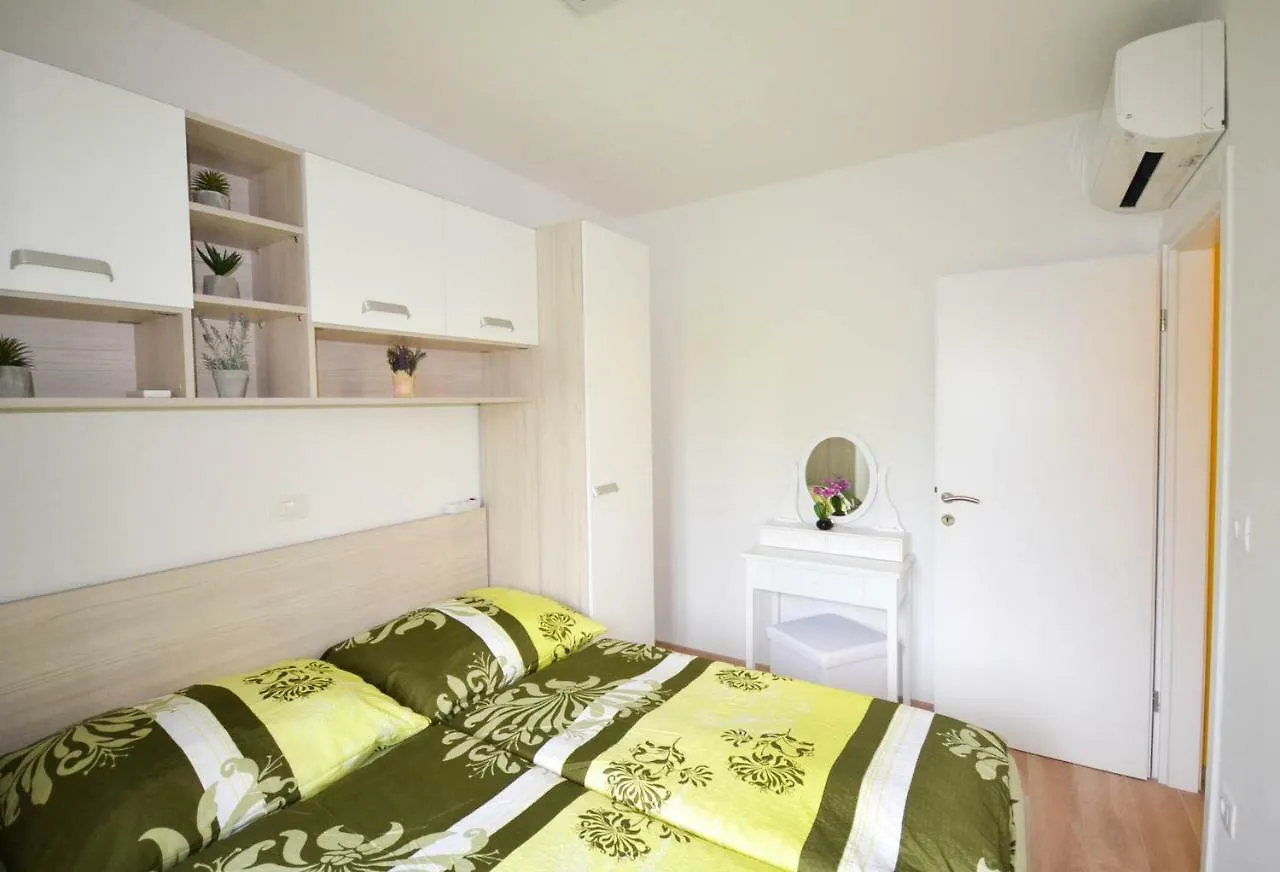 Jutta Apartment Novigrad